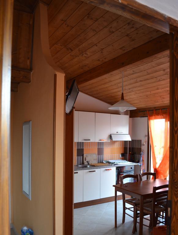 Apartments Mimose Badesi Ruang foto