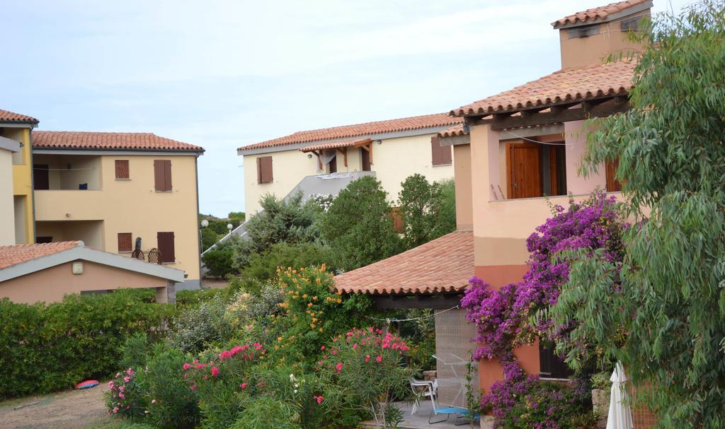 Apartments Mimose Badesi Bagian luar foto