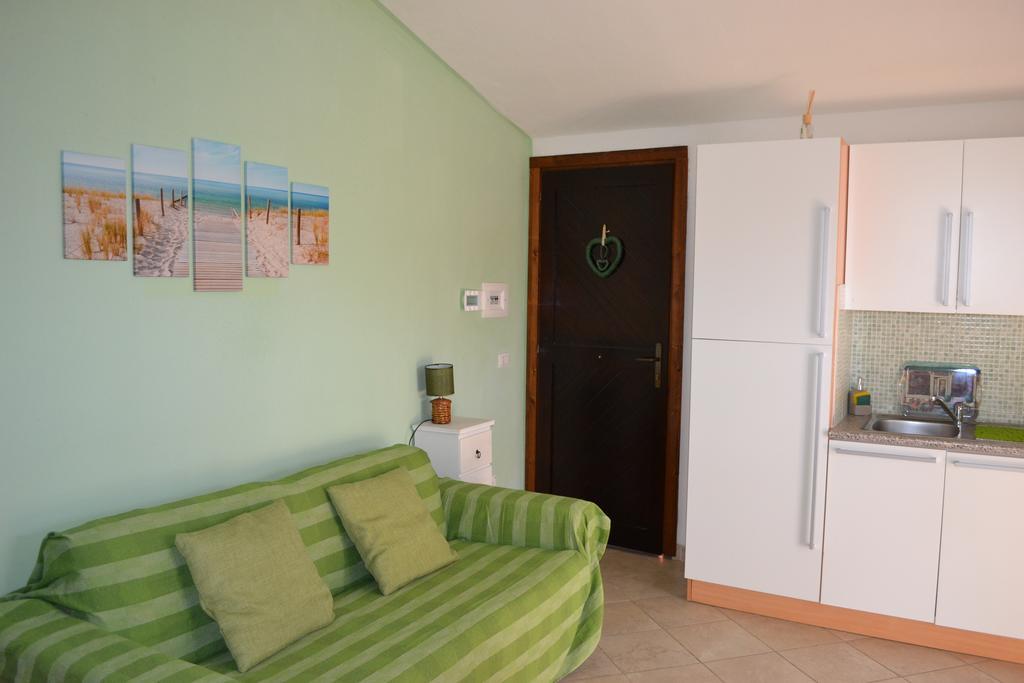 Apartments Mimose Badesi Bagian luar foto